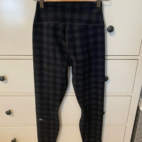 ALO leggings checkered with Cute reflective strip down both sides - Picture 7 of 7